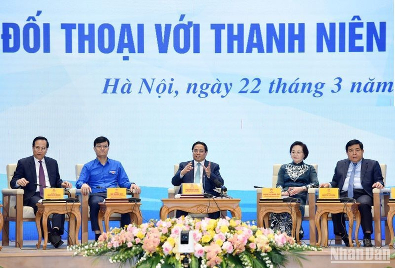 范明正总理和各部门、行业、共青团中央代表参加对话会。 范明正总理和各部门、行业、共青团中央代表参加对话会。