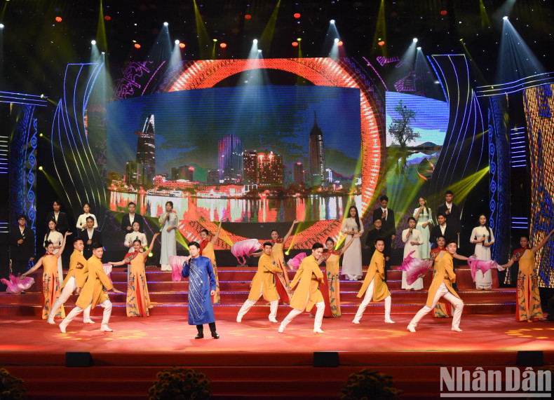 文艺表演节目。 文艺表演节目。