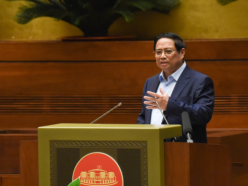 政府总理范明正发表讲话。