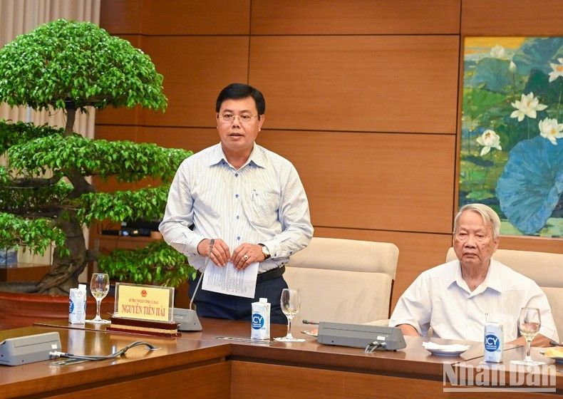 金瓯省省委书记阮进海在会见中发表讲话。