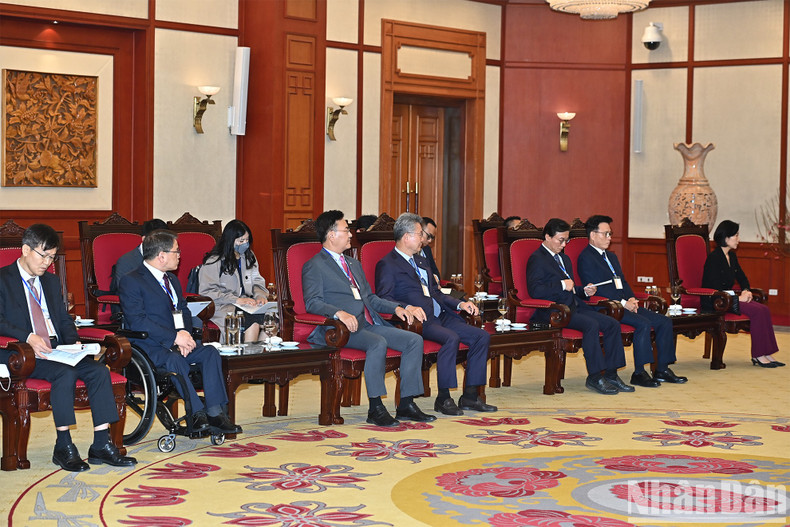 越共中央总书记阮富仲会见韩国国会议长金振杓 ảnh 5 越共中央总书记阮富仲会见韩国国会议长金振杓 ảnh 5