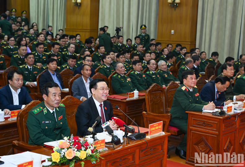 国会主席王廷惠以线上方式与全国边防战士交流。 国会主席王廷惠以线上方式与全国边防战士交流。