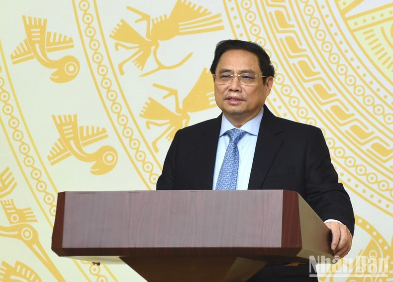 越南政府总理范明正主持会议。