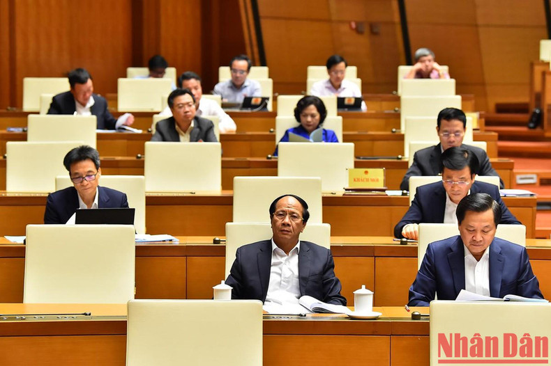 政府成员出席活动。