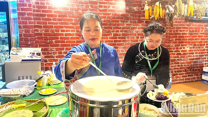 参加2024年西贡旅游美食节的各地美食。 参加2024年西贡旅游美食节的各地美食。