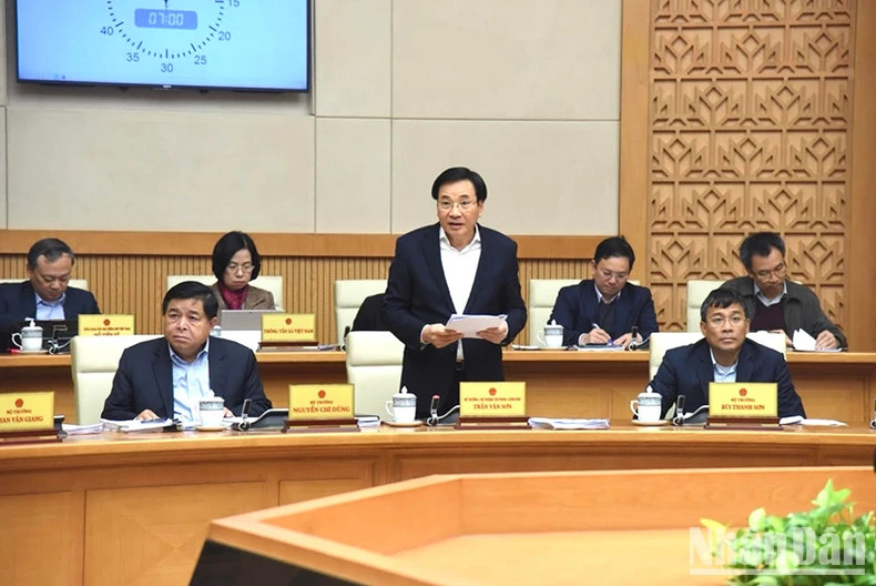 越南政府办公厅主任陈文山发表将。