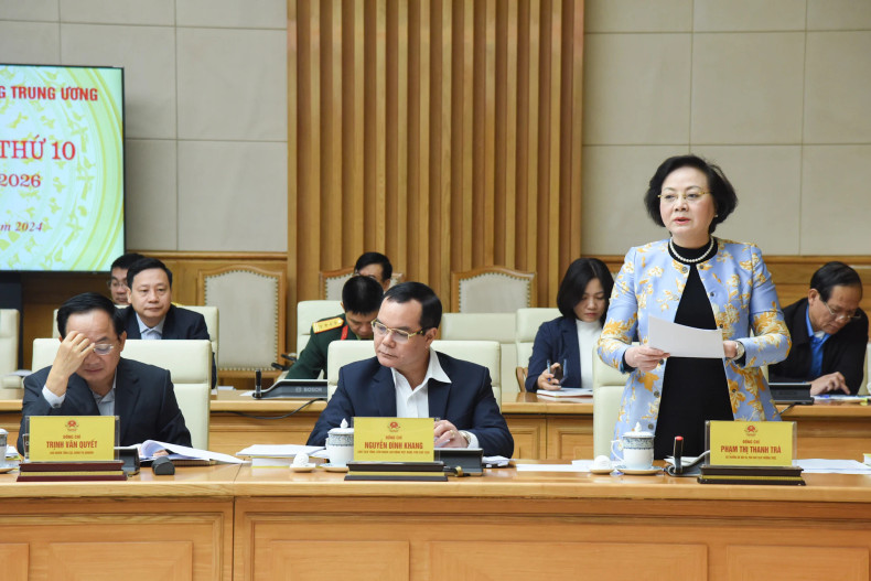 内政部部长、中央竞赛奖励委员会副主任范氏青茶发表讲话。