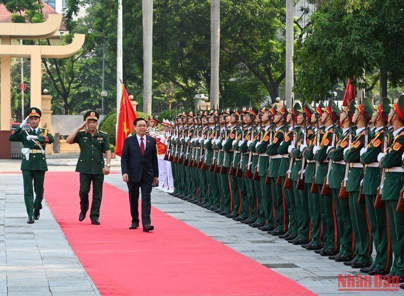 国会主席王廷惠出席开学典礼。 国会主席王廷惠出席开学典礼。