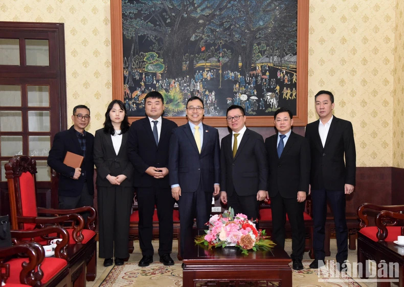 双方代表合影。 双方代表合影。
