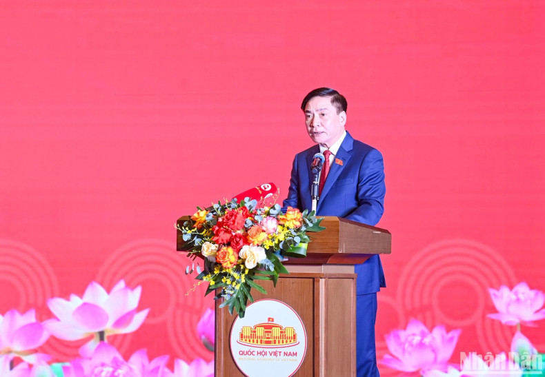 越南国会秘书长、国会办公室主任裴文强发表讲话。 越南国会秘书长、国会办公室主任裴文强发表讲话。