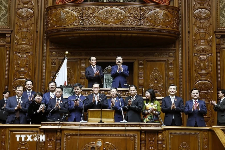 双方代表合影。