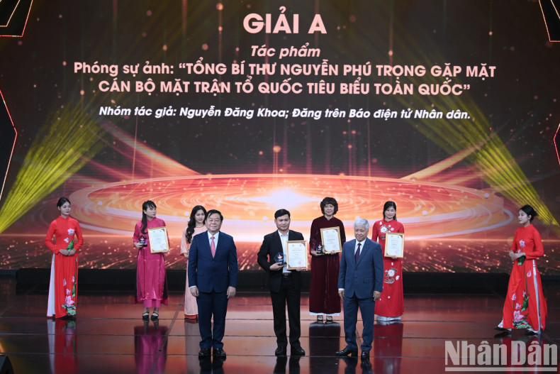 《人民报》记者荣获A等奖。