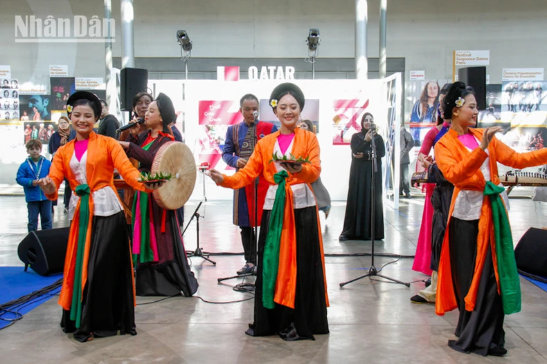 越南传统文艺表演节目。 越南传统文艺表演节目。