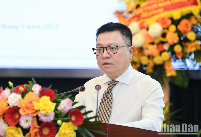 《人民报》社总编辑黎国明在仪式上发表讲话。 《人民报》社总编辑黎国明在仪式上发表讲话。