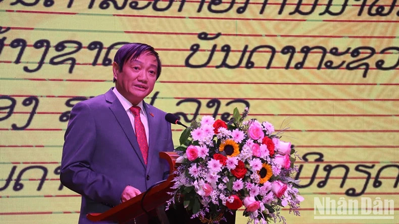 越南驻老挝大使阮伯雄发表讲话。 越南驻老挝大使阮伯雄发表讲话。