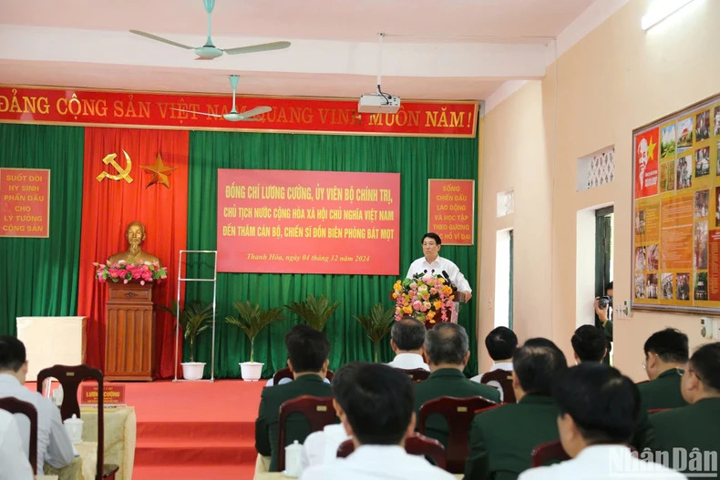 国家主席梁强会见清化省捌莫特边防站。 国家主席梁强会见清化省捌莫特边防站。