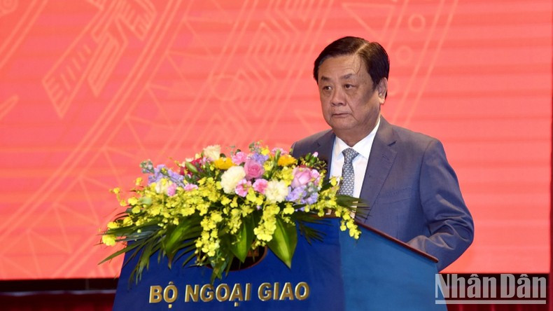 农业与农村发展部部长黎明欢在会议上发言。