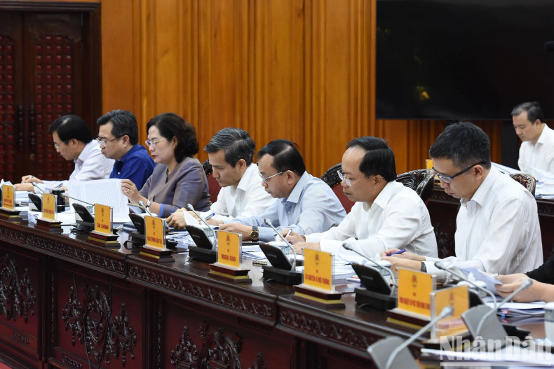 各部门、行业、领导出席会议。