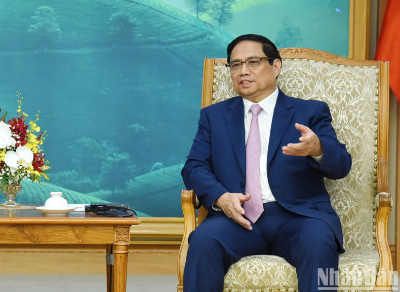 越南政府总理范明正发表讲话。