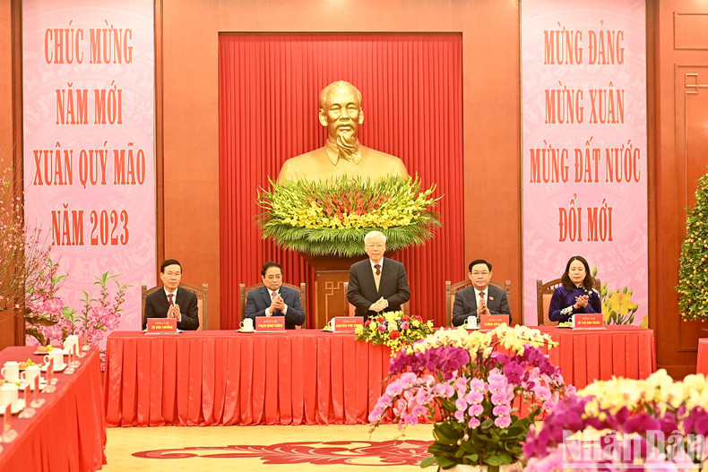 越共中央总书记阮富仲和党、国家领导出席拜年活动。(登科 摄) 越共中央总书记阮富仲和党、国家领导出席拜年活动。(登科 摄)