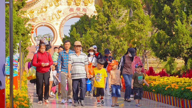 大年初三、初四，胡志明市旅游区、旅游景点接待大量游客。