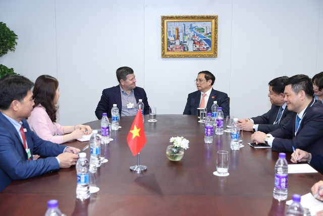 范明正总理会见美国纳斯达克副主席罗伯特·麦柯奕。