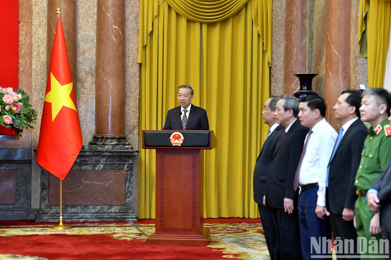 越共中央总书记、国家主席苏林发表讲话。