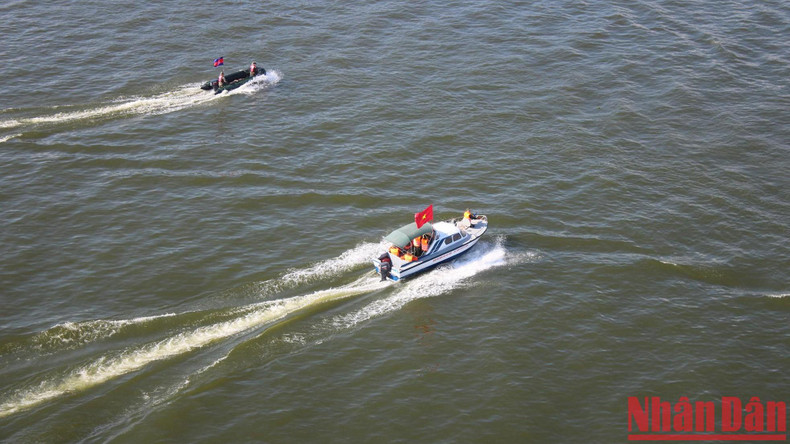 越南人民军救生艇参加了演习。 越南人民军救生艇参加了演习。