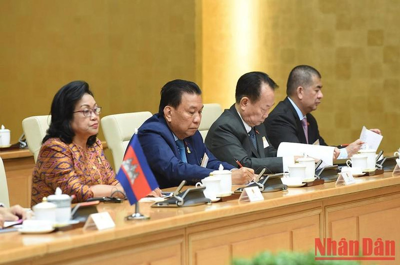 柬埔寨代表与会。