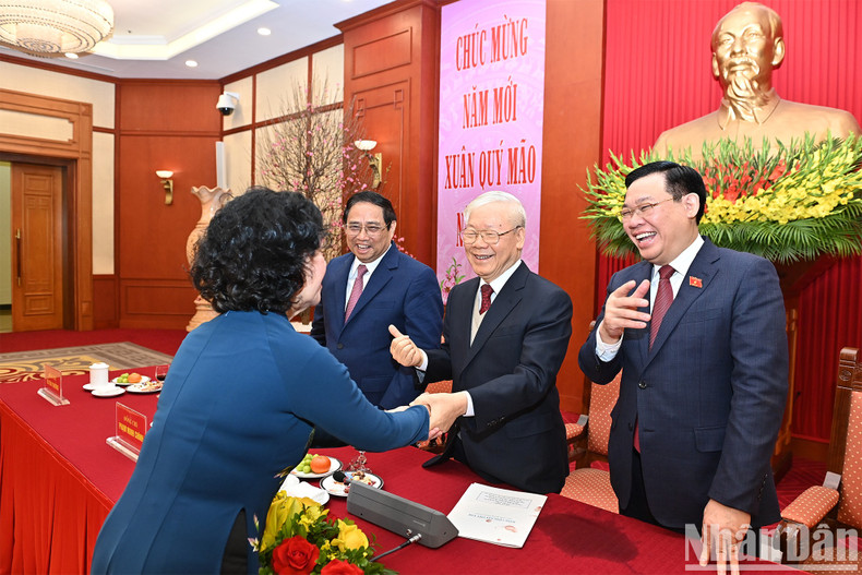 越共中央总书记阮富仲向党和国家领导、前领导拜年。(登科 摄) 越共中央总书记阮富仲向党和国家领导、前领导拜年。(登科 摄)