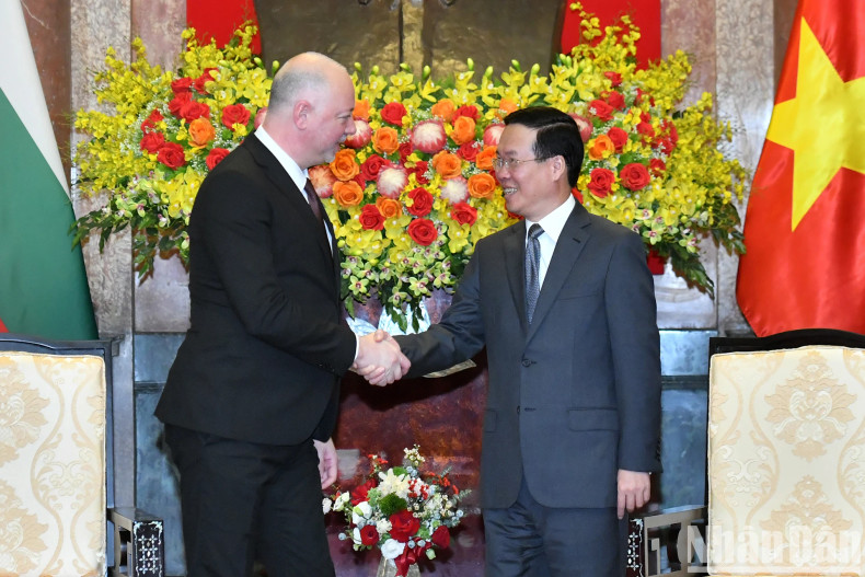 越南国家主席武文赏会见保加利亚国民议会议长耶利亚兹科夫。