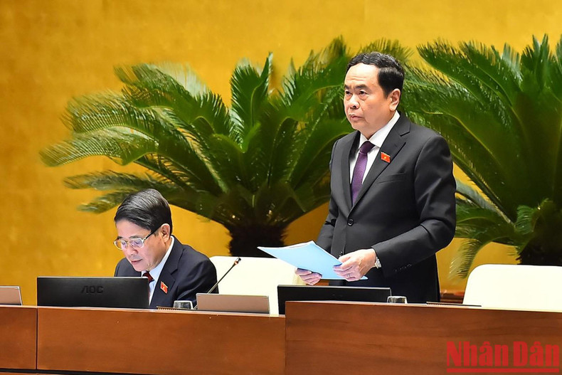 国会常务副主席陈青敏主持对范明正总理的咨询和回答咨询活动。