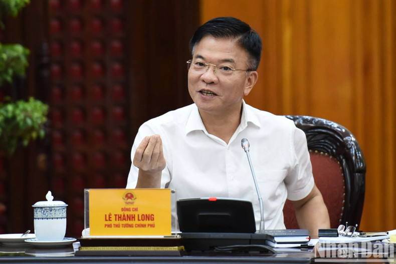 政府副总理黎成龙发表讲话。