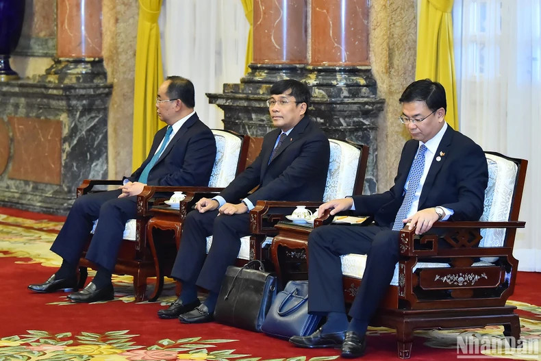 越南代表团。 越南代表团。