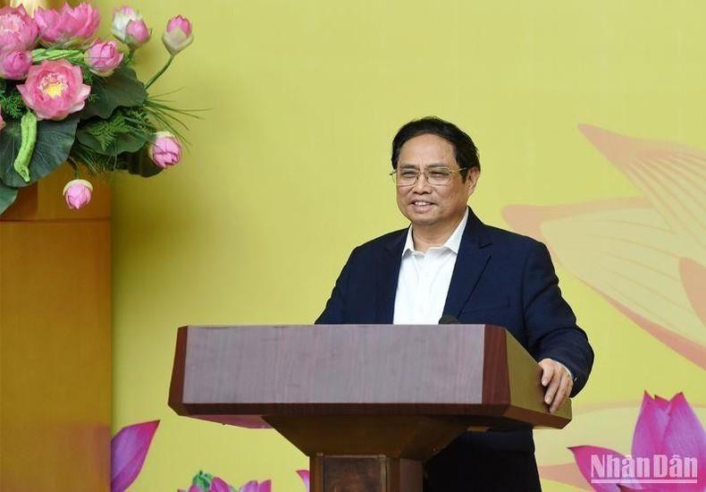 越南政府总理范明正向越南佛教协会表示祝贺。 越南政府总理范明正向越南佛教协会表示祝贺。