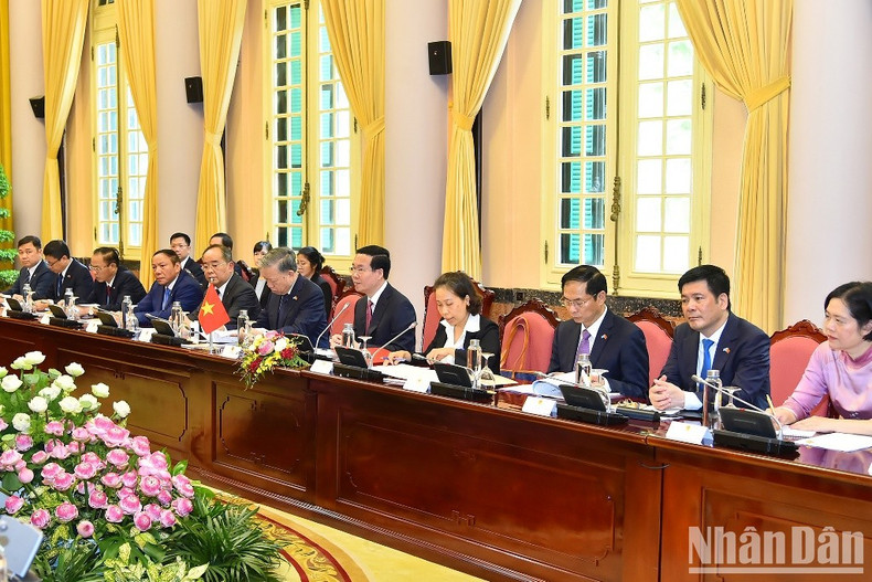 越南国家主席武文赏和越南高级代表团。