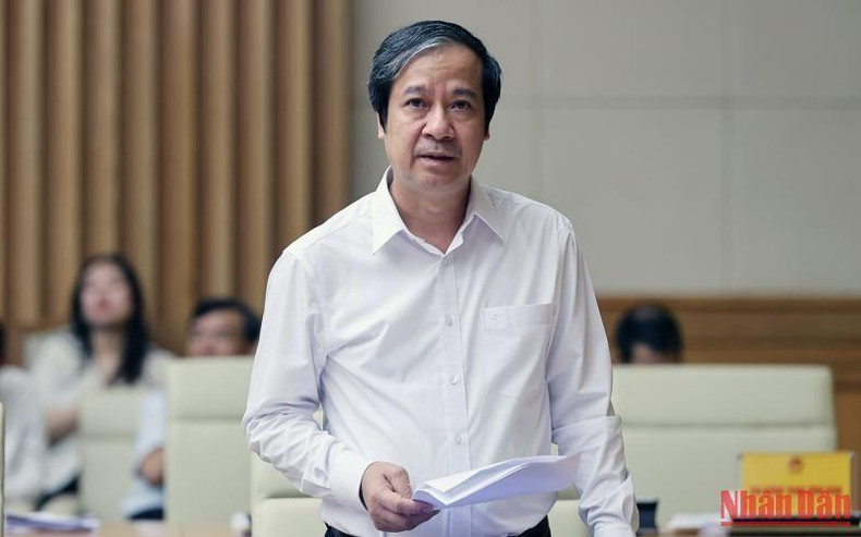 越南教育与培训部部长阮金山在会议上发言。