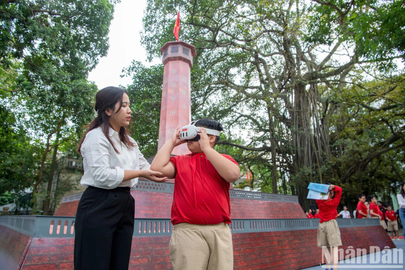 通过此展，观众可以新鲜的方式来了解历史。