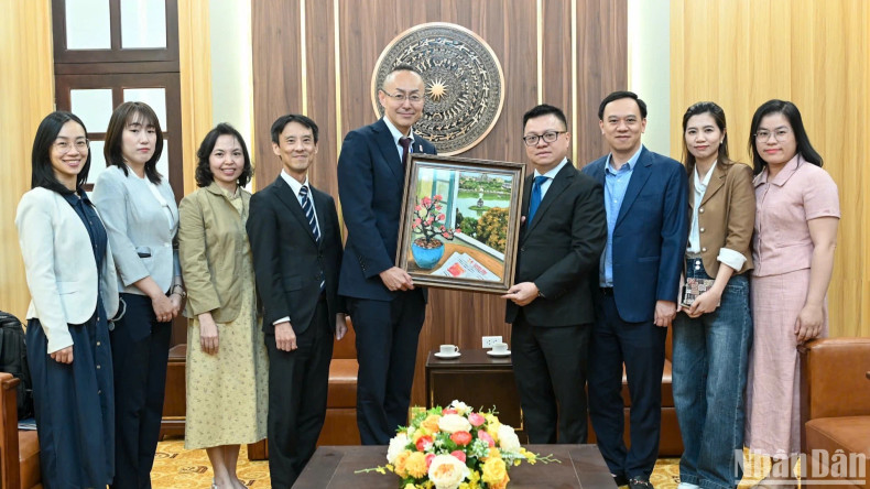 双方代表合影。