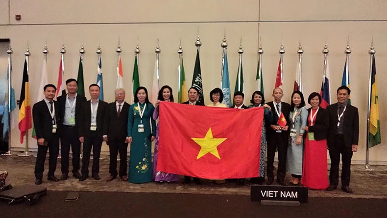 出席会议的越南代表团。 出席会议的越南代表团。