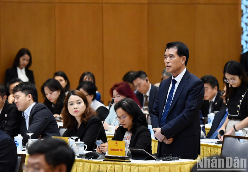 Hana MicronVina公司总经理Chung Wonseok发表讲话。 Hana MicronVina公司总经理Chung Wonseok发表讲话。