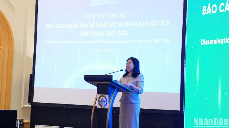 财政部统计局局长阮氏香发表讲话。 财政部统计局局长阮氏香发表讲话。