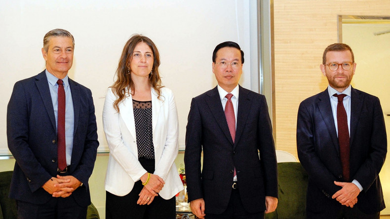 越南国家主席武文赏会见意大利民主党副主席克莱尔·格里博。 越南国家主席武文赏会见意大利民主党副主席克莱尔·格里博。
