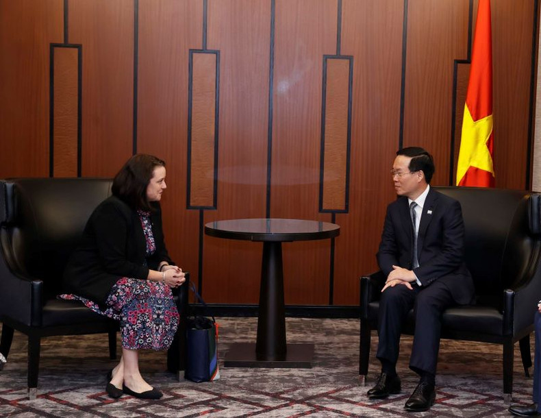 越南国家主席武文赏会见洛杉矶市副市长艾琳·布拉马赫。 越南国家主席武文赏会见洛杉矶市副市长艾琳·布拉马赫。