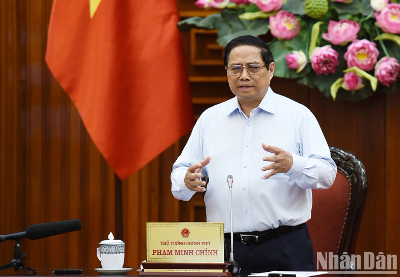 越南政府总理范明正主持会议。