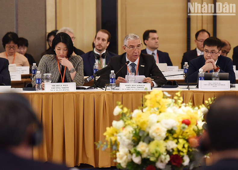 VBF电力与能源工作组组长John Rockhold发表讲话。 VBF电力与能源工作组组长John Rockhold发表讲话。