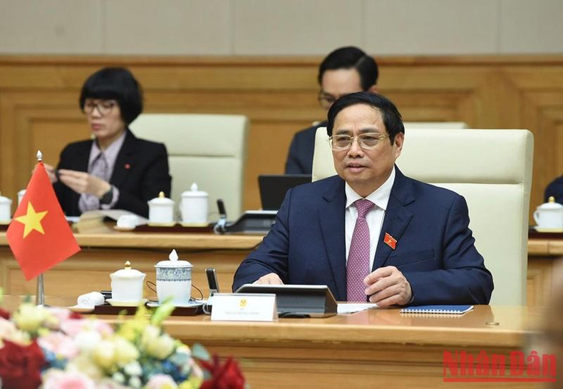 越南政府总理范明正在会见上发言。