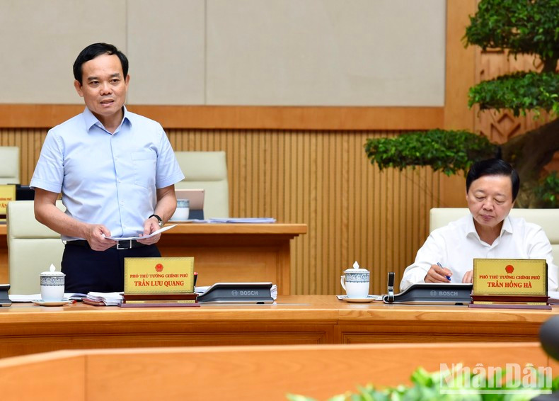 越南政府副总理陈流光在会议上发表讲话。 越南政府副总理陈流光在会议上发表讲话。