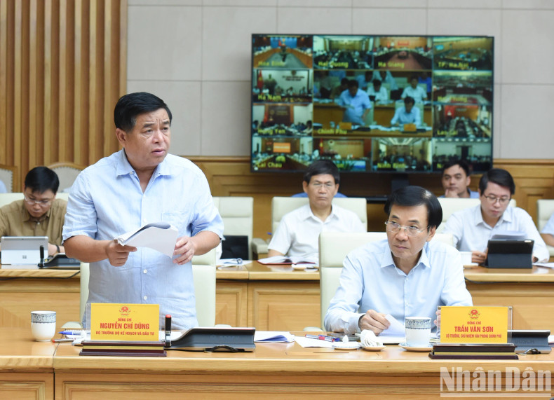 越南计划与投资部部长阮志勇发表讲话。 越南计划与投资部部长阮志勇发表讲话。