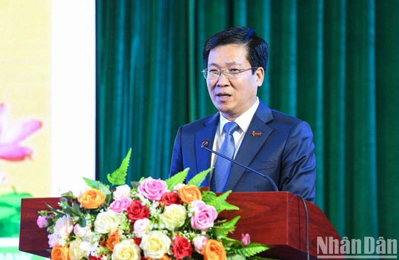 河南省平陆县党委书记、县人民委员会主席黎春辉在仪式上发言。 河南省平陆县党委书记、县人民委员会主席黎春辉在仪式上发言。